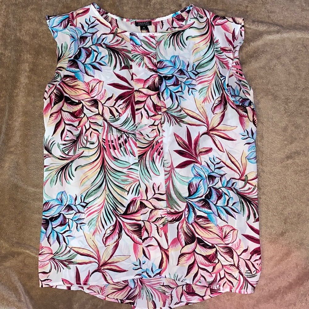 🌺Beautiful Tahari sleeveless blouse size Med